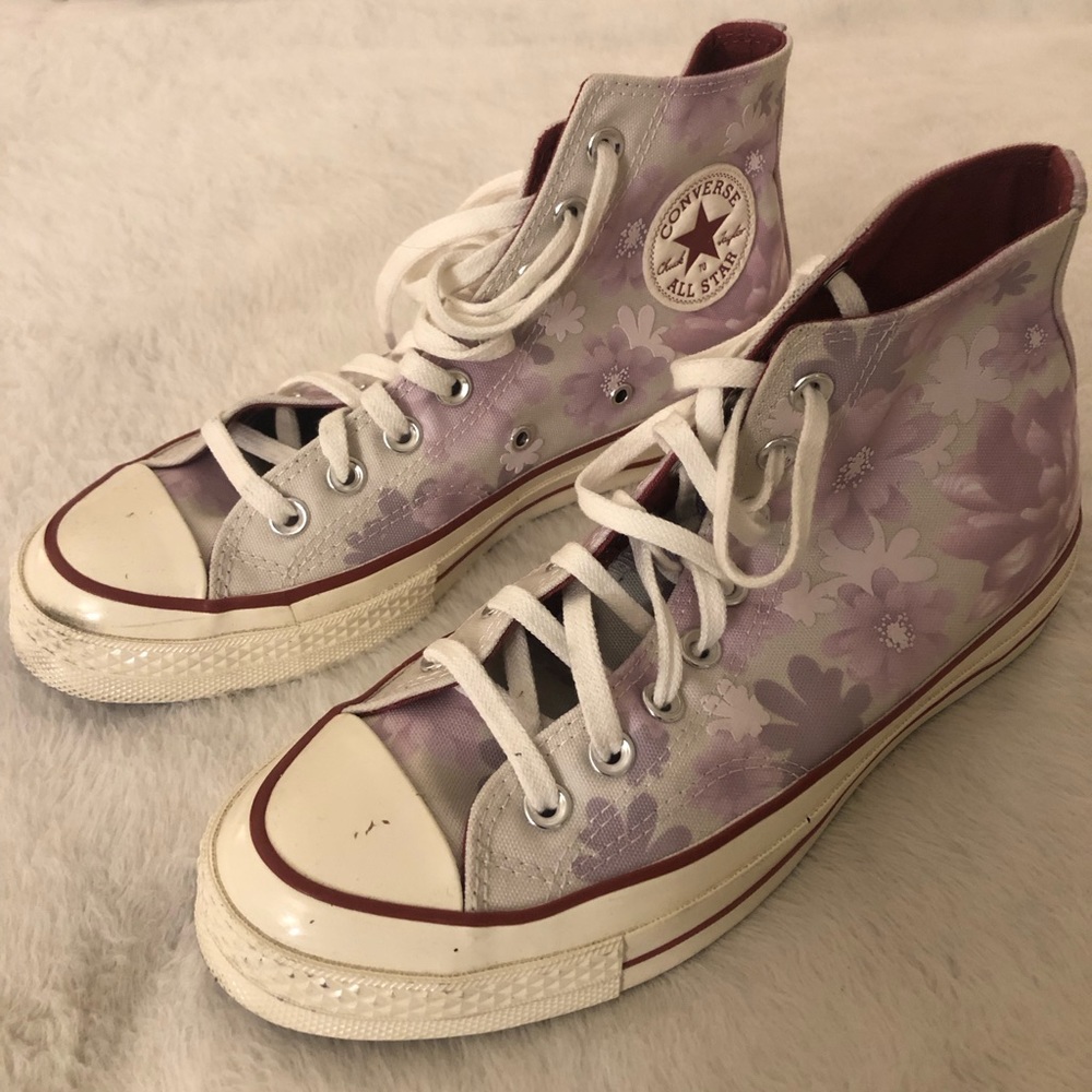 Women’s High Top Converse Chuck Taylor - Picture 5 of 7